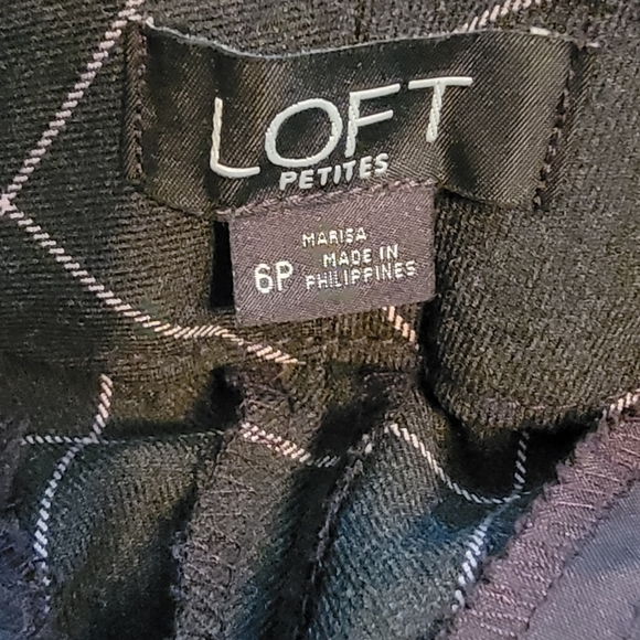 *FINAL PRICE *Loft ladies black and pink plaid capris. - Picture 6 of 7